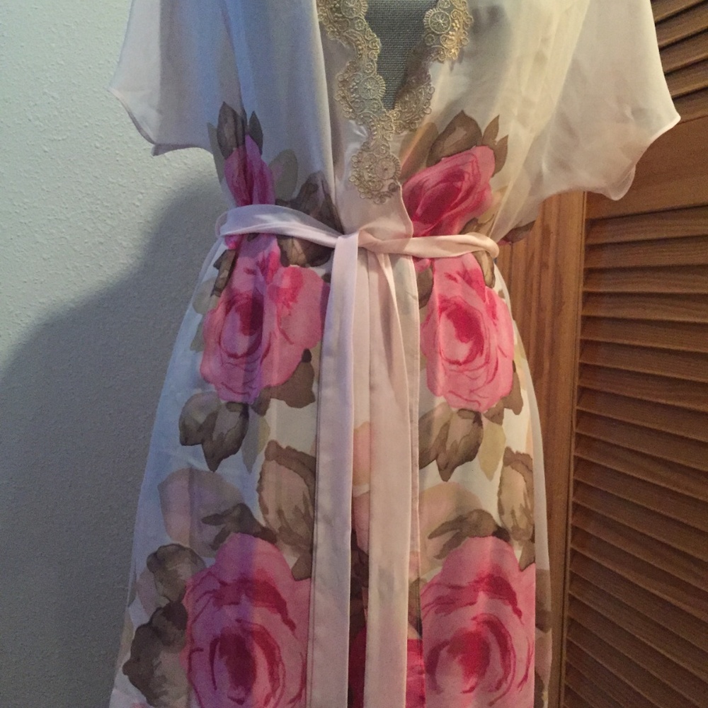 In Bloom Robe - Picture 3 of 16